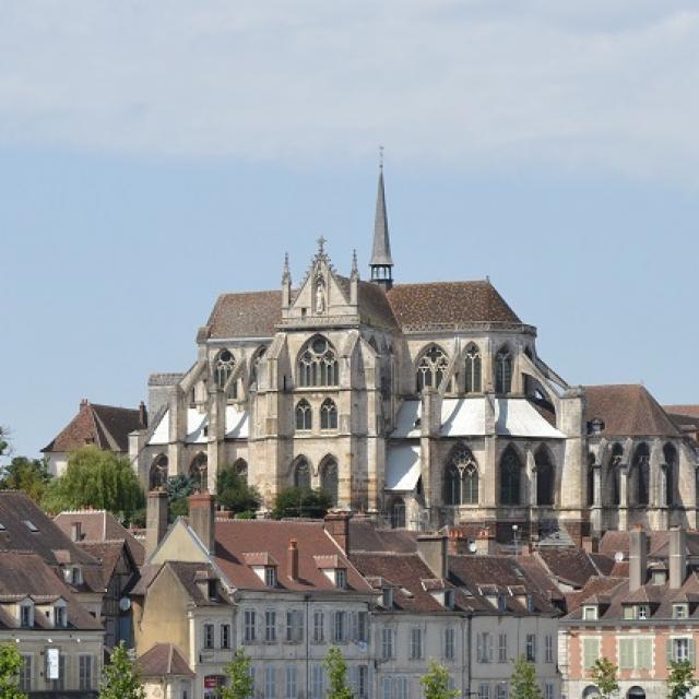 Abbaye Saint-Germain Statue Vitraux