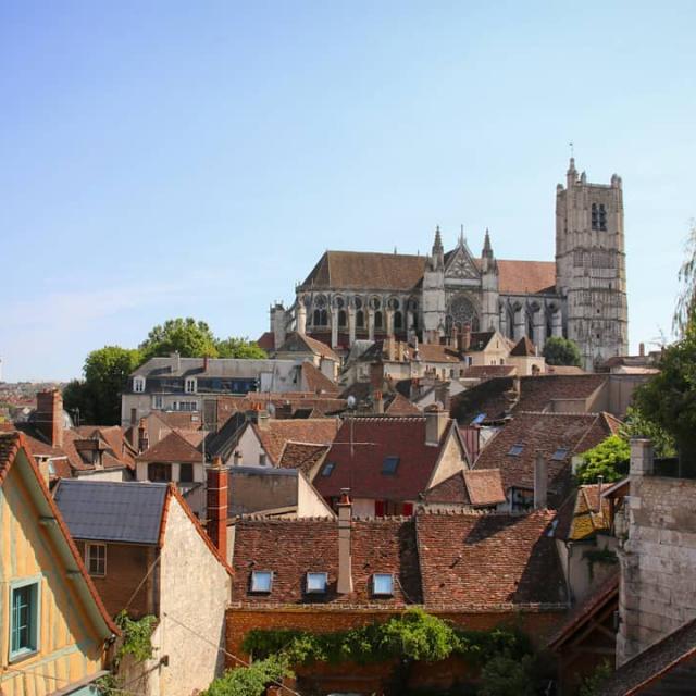 Instagram #auxerroistourisme-toits-Auxerre-cathédrale-vue